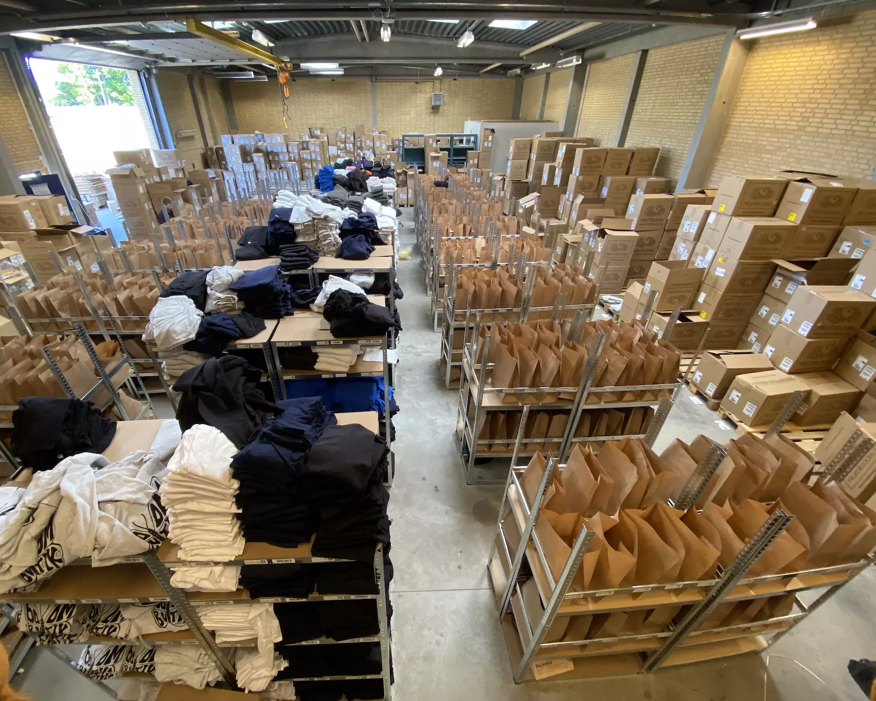 Moderne lagerhotel med SmartPack WMS